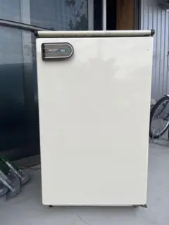 真*也様 シャープ　SHARP 冷蔵庫　冷凍庫　ホワイト　中古 Amazon | SHARP 137L 2ドア冷蔵庫 SJ-S14S-W ホワイト
