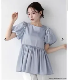 新品 未使用) Fitmore パールバルーンスリーブサテンペプラムトップス 