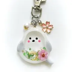 シマエナガのシェイカーキーホルダー さくらチャーム付き レジン ハンドメイド