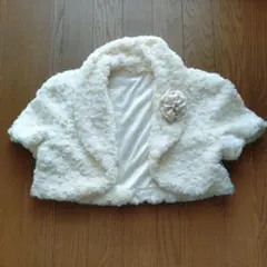 ⭐️セール⭐️アイボリー ファー 半袖　ボレロ　ブローチ付き　結婚式 パーティー