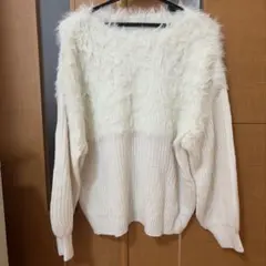 ファー付きケーブルニット