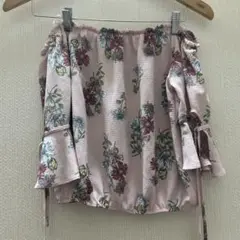 オフショルトップス