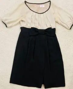 №804 Simpleciteベージュ／黒ワンピース