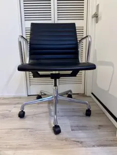 美品 ハーマンミラー イームズ アルミナムチェア ファブリック イス