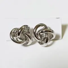 シルバー ツイストノット（結び目）ピアス　未使用