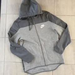 ★ NIKE ナイキ　スウェットパーカー　Lサイズ グレー　美品のサムネイル