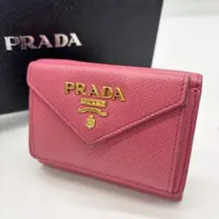 美品✨PRADA プラダ 三つ折り 折財布 サフィアーノ Wホック 赤 レター型