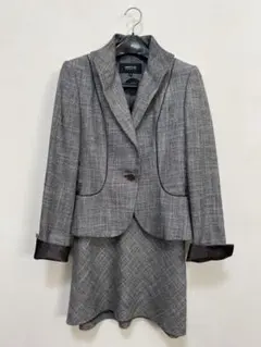 レディーススーツ