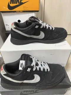 Nike ブラック スエード スニーカー