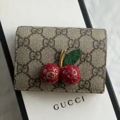 ブ*e様 安心鑑定付 GUCCI 財布　チェリー ブ*e様 安心鑑定付 GUCCI 財布 チェリー - メルカリ