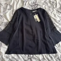 新品タグ付き☆AuieF ネイビー フレアスリーブ ブラウス レース袖