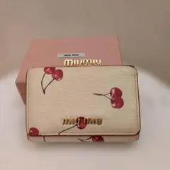 miumiu マドラスチェリー ウォレット 三つ折り財布 さくらんぼ - メルカリ