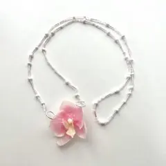 ハンドメイドネックレス　ビーズジュエリー　お花　　シルバーアクセサリー　パール