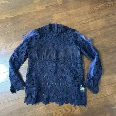 【Chesty】ネイビー レース刺繍 長袖ブラウスのサムネイル