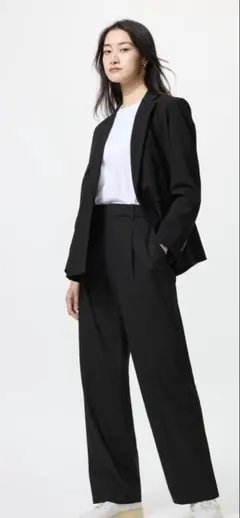 《美品》ユニクロ　タックワイドパンツ　丈長め