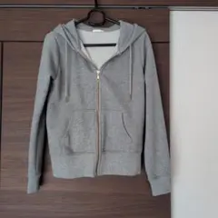 ＧU　パーカー　グレー　フルジッパー　フルジップパーカー　スウェット　きれいめ