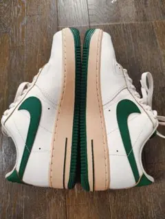 NIKE AIR FORCE 1 厚底 ホワイト × グリーンのサムネイル