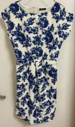 花柄ワンピース 膝丈 M 白 ブルー 春 夏 レディース
