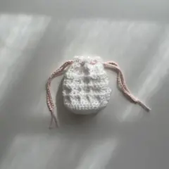 白とピンクのミニ巾着袋
