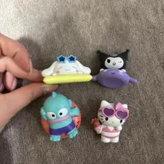 サンリオ　みんなでプ〜ル　フィギュア　シナモロール　ハンギョドン　キティ　クロミ