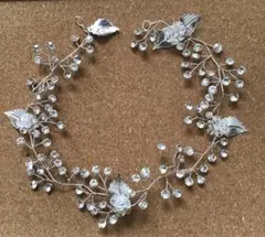 ウェディング ヘッドドレス 花と葉のモチーフ