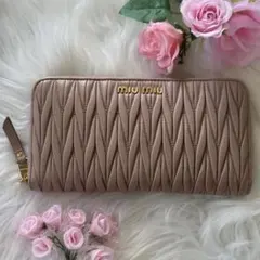 MIUMIU マテラッセ 長財布 ピンク ベージュ キルティング ラウンドのサムネイル
