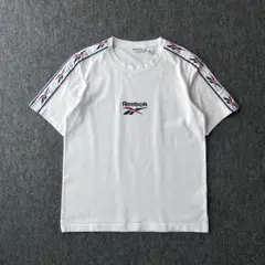 Reebok CLASSIC　デザインTシャツ　刺繍ワンポイント　袖ロゴ　レトロ