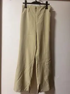 イエロー スラックスパンツ