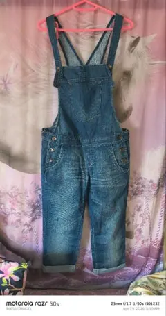 ユナイテッドカラーズデニムサロペット クロップド丈 ボタン付き