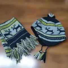 耳当て付きトナカイ柄ニット帽とマフラーセット