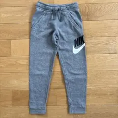 美品　NIKE グレー スウェットパンツ 裏起毛 長ズボン キッズ XSサイズ