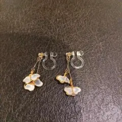 24時間以内に発送★ ヒラヒラ お花 ノンホールイヤリング シンプル