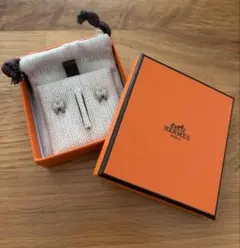HERMES Hロゴ ピアス