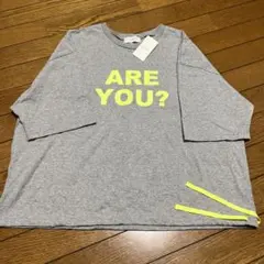 SOLAMONAT ロゴプリント Tシャツ グレー 蛍光イエロー
