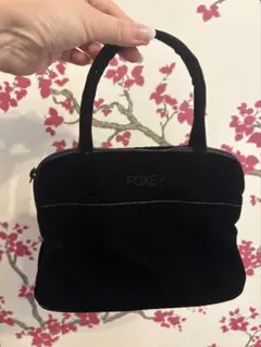 【ご専用】FOXEY ブラック ベロア　ボリード型ポーチのサムネイル