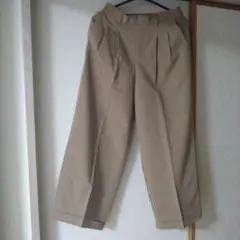 ベージュ ワイドパンツ