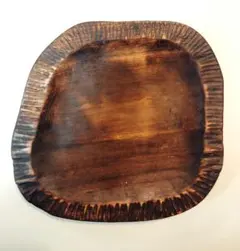 ダークブラウンの木製皿