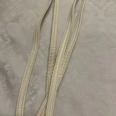 アイボリー 編み込み 房付き 帯留め