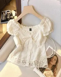 アイボリー フリル付き 半袖ブラウス