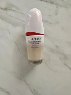 SHISEIDO エッセンス スキングロウ ファンデーション 140