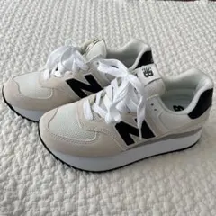 New Balance 574 ホワイト/ブラック厚底スニーカー