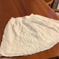 新品  アースミュージック   白 スカート  M  600円ポッキリ❣️