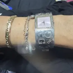 GUESS レディース 腕時計 バングルウォッチ ピンク文字盤