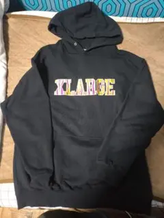 XLARGE カラフルロゴ ブラックパーカー