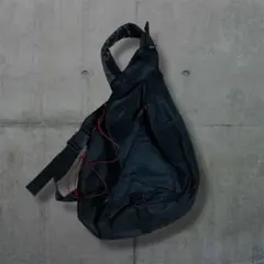 archive tech gimmick sling bag blackのサムネイル