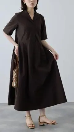 クロスプラス　新品 　プリーツ ワンピース ダークブラウン Mのサムネイル