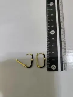 ストーン付きゴールドブラックワンタッチ ピアス