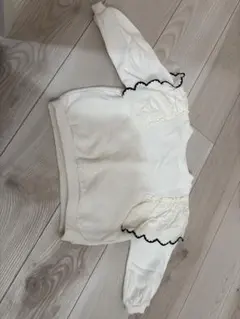 H&M フリル付きホワイトトレーナー