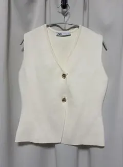【美品】ZARA ザラ ニットベスト ゴールドボタン Lサイズのサムネイル