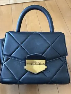 CHARLES & KEITH ブラックハンドバッグ